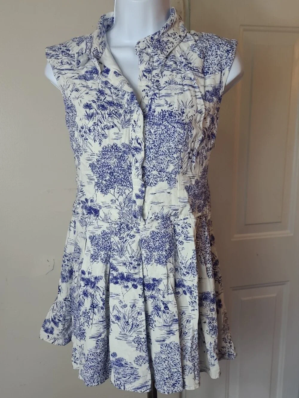 Olivaceous White and Blue Floral Collared Mini Dress
